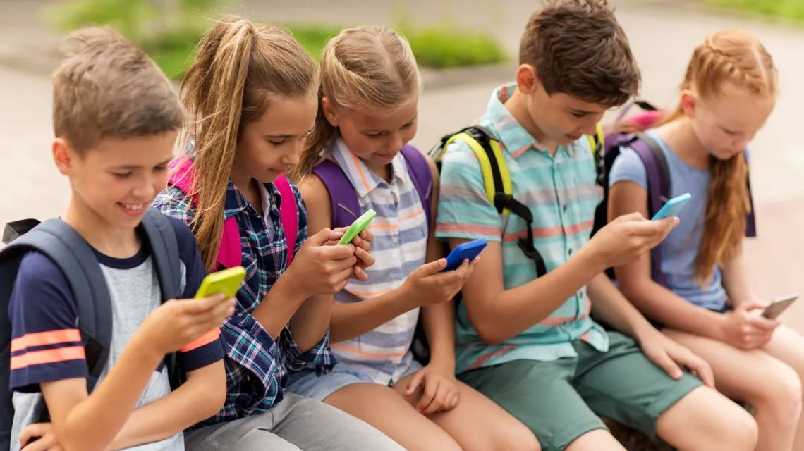 Prohibir teléfonos celulares en las escuelas ¿Sí o No?